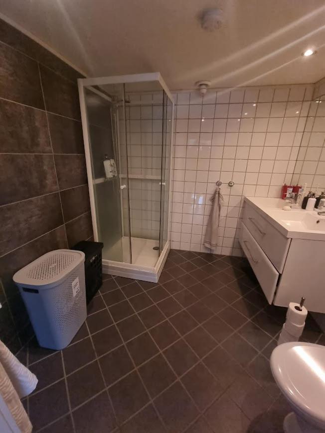 Private Guest Room In Cozy Apartment 特隆赫姆 外观 照片
