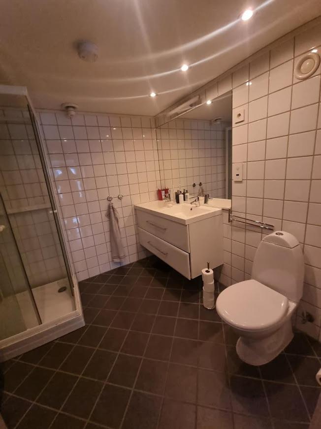 Private Guest Room In Cozy Apartment 特隆赫姆 外观 照片